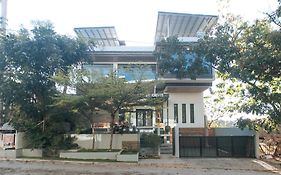 RedDoorz at Anton's Loft Designer Resort Pansol Calamba Laguna